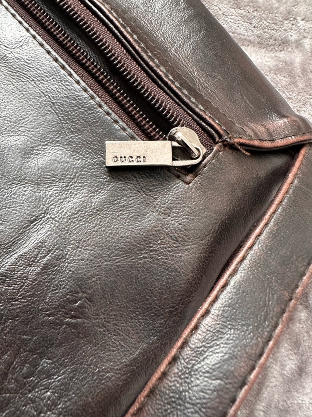 Vintage Gucci Dark Brown Leather Messenger Bag with Silver Accent - Picture 5 of 8